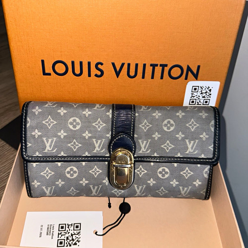 Authenticated louis vuitton - louis,