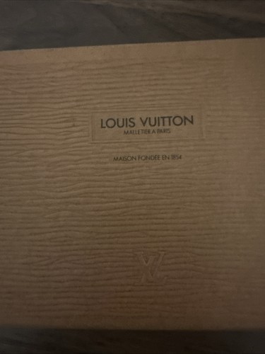 Louis vuitton box fits - louis,
