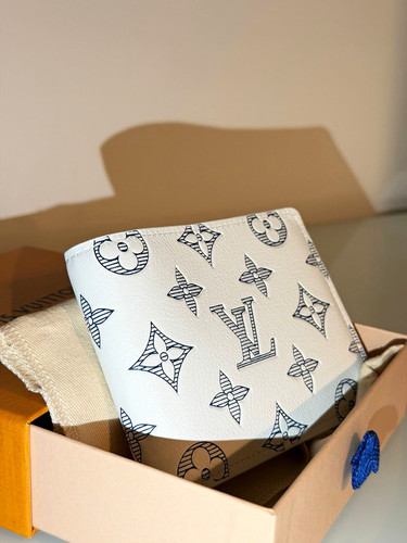 Louis vuitton monogram - louis,
