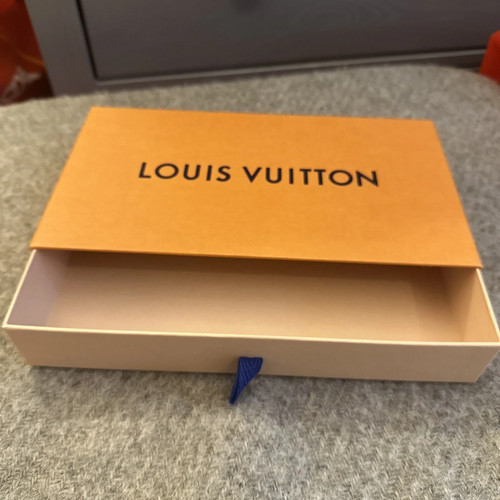 Authentic louis vuitton - louis, box