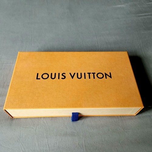 Genuine mint condition louis - genuine,