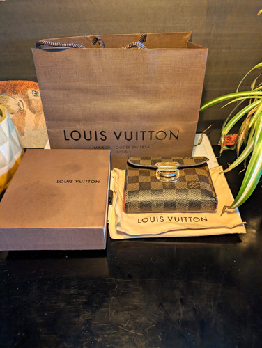 Louis vuitton koala damier - vuitton,